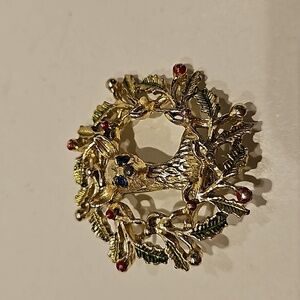 GERRY'S Christmas Enamel & Rhinestone Gold-Tone Wreath Brooch